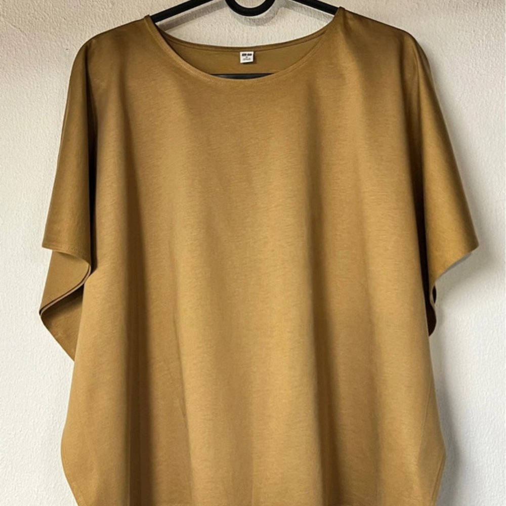 Uniqlo U Crew Neck Short Sleeve T shirt M Yellow Mustard Yellow